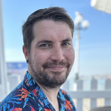 Squidinc - Freelance Graphic Designer