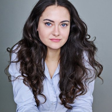 Lois T. - Freelance Screenwriter