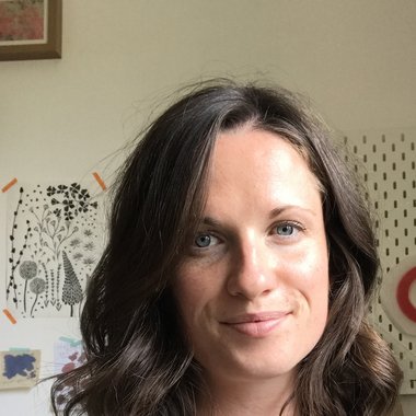 Roanna M. - Freelance Graphic Designer