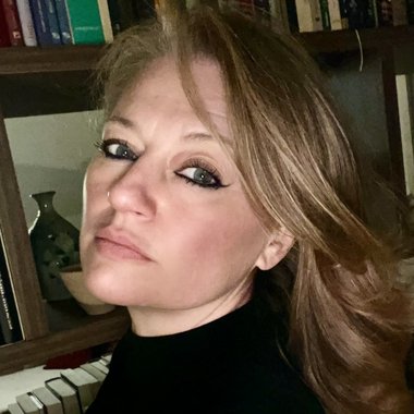 Mirella S. - Freelance Writer