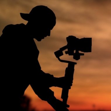 Elliot C. - Freelance Video Editor