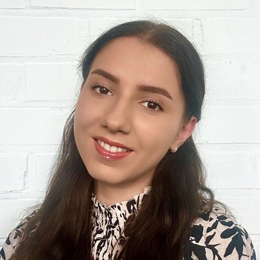 Aleksandra A. - Freelance Graphic Designer