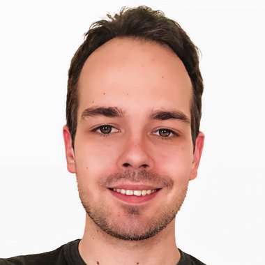 Etienne D. - Freelance Graphic Designer