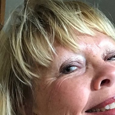 rebeccasart17268 - Freelance Graphic Designer