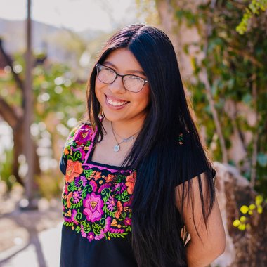 Aracely R. - Freelance Presentation Designer