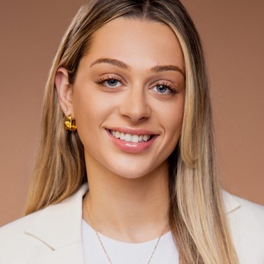 Scarlett E. - Freelance Growth Marketer