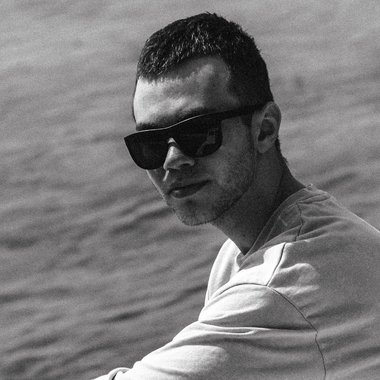 Egor U. - Freelance Graphic Designer