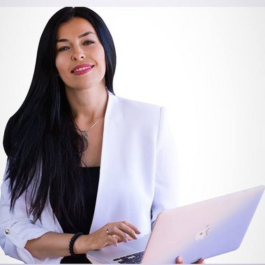 Iryna H. - Freelance Social Media Freelancer