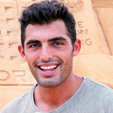 Tiago S. - Freelance Graphic Designer