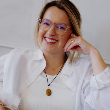 Ellen W. - Freelance Motion Graphic Designer