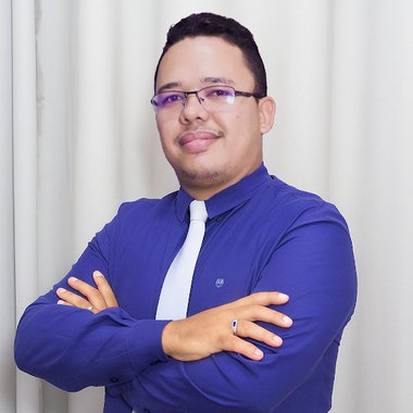 Marcos H. - Freelance Graphic Designer