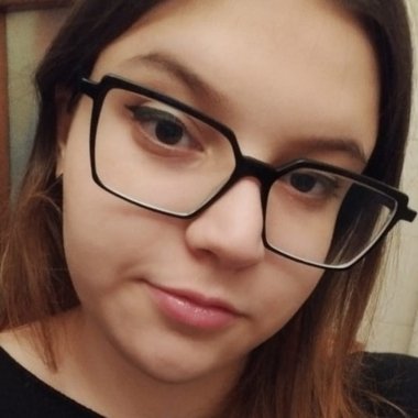 Egle R. - Freelance Graphic Designer