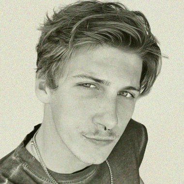 Silas R. - Freelance Graphic Designer