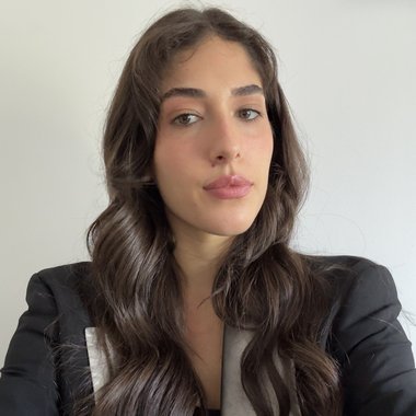 Olivia B. - Freelance Wardrobe