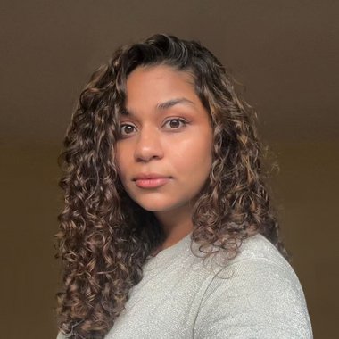 Wendy R. - Freelance Logo Designer