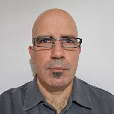 Gerardo R. - Freelance Graphic Designer