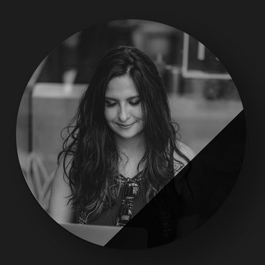 Pam E. - Freelance Presentation Designer