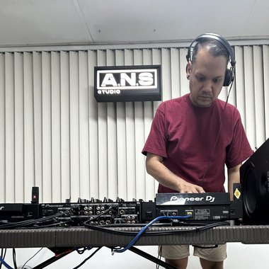 user908082 - Freelance Dj
