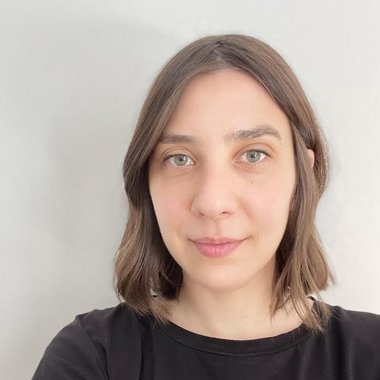 Teodora D. - Freelance Graphic Designer