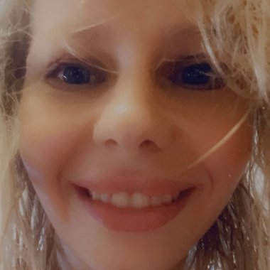 Ina V. - Freelance Voiceover Artist