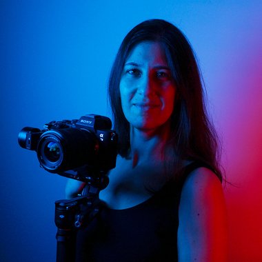 hollysimons - Freelance Graphic Designer