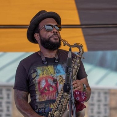 Ellis W. - Freelance Musician