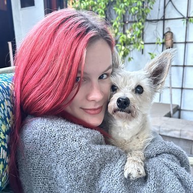 Izabella P. - Freelance Motion Graphic Designer