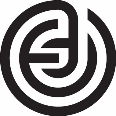 Elisa F. - Freelance Logo Designer