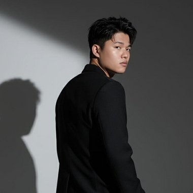 Christopher R. - Freelance Presentation Designer