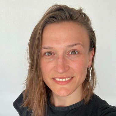 Lucía Z. - Freelance Graphic Designer