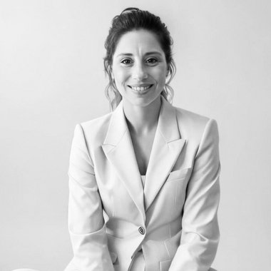 Roxana T. - Freelance Brand Designer