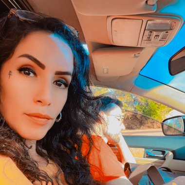 8QU88N1 - Freelance Artworker