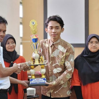 Muhamad I. - Freelance Graphic Designer