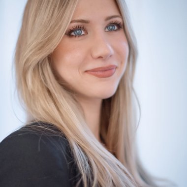 Iris M. - Freelance Content Producer