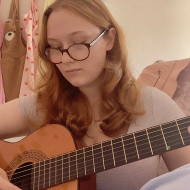 LucyCowlingMusic - Freelance Soundtrack Musician