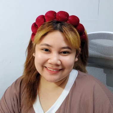 Ro L. - Freelance Graphic Designer