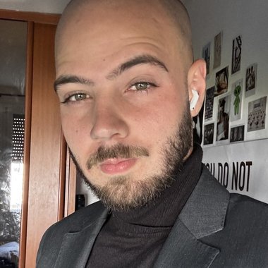 Lucas D. - Freelance Brand Designer