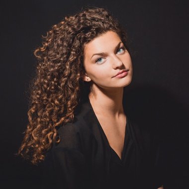 Noa R. - Freelance Singer