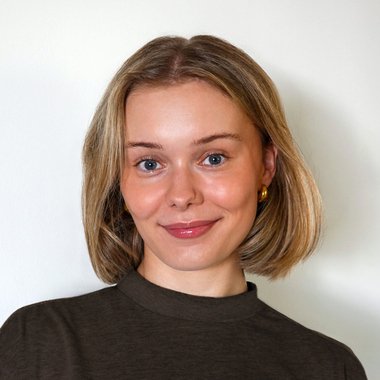 Ella W. - Freelance Artworker