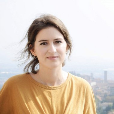 Verónica - Freelance Graphic Designer