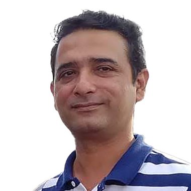 Dee - Freelance Graphic Designer