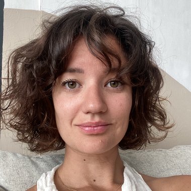 Ana S. - Freelance Presentation Designer