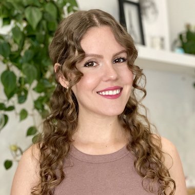 Juliana D. - Freelance Copywriter