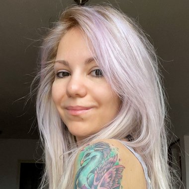 Marta (. - Freelance Screenwriter