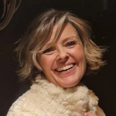 Lesley O. - Freelance Brand Designer