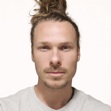 Florian F. - Freelance Brand Designer