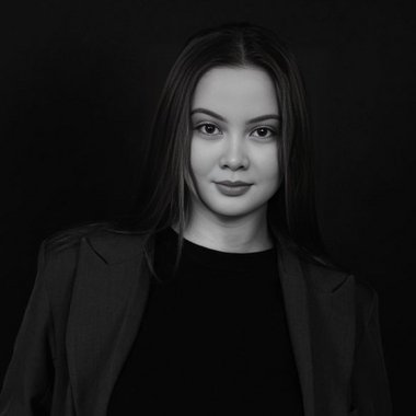 Lucille M. - Freelance Social Media Manager