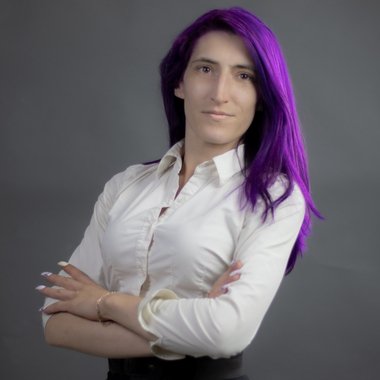 Alyson - Freelance Graphic Designer