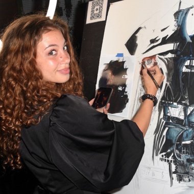 Naomi G. - Freelance Artist