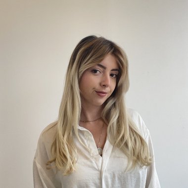 Liloo B. - Freelance Graphic Designer